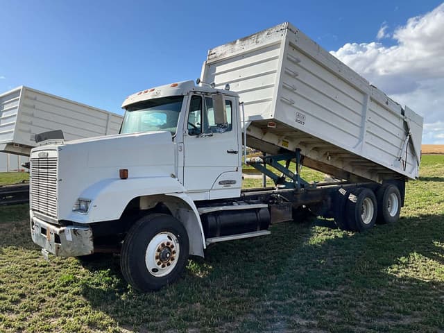 Image of Freightliner FLD112 equipment image 3