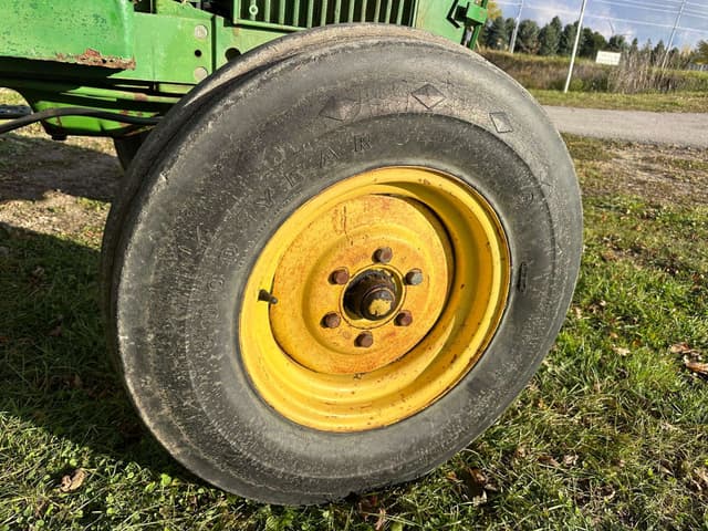 Image of John Deere 830 equipment image 3