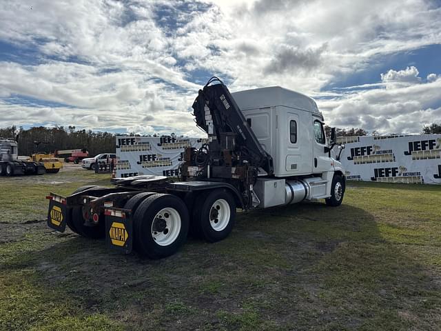 Image of Freightliner Cascadia equipment image 4