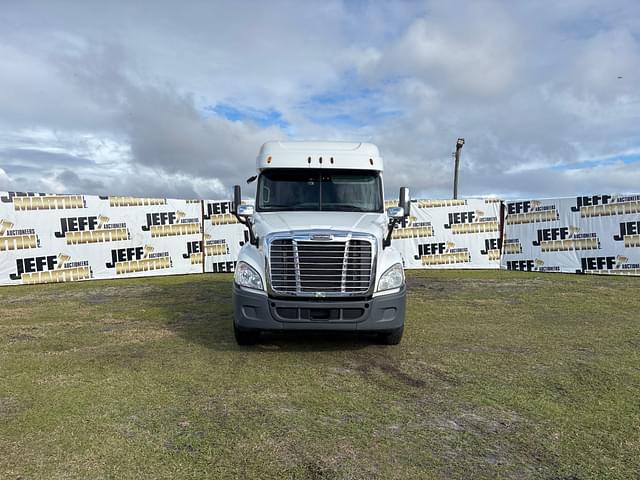 Image of Freightliner Cascadia equipment image 1