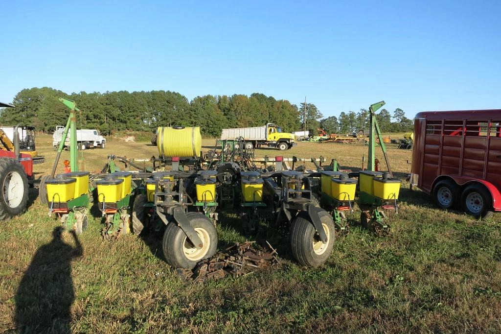 Image of John Deere 1700 Primary image