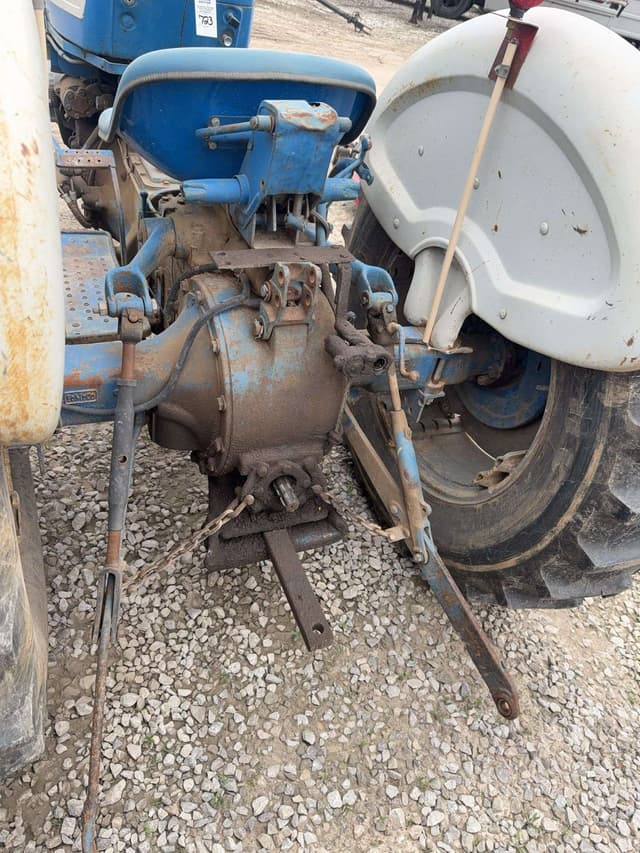 Image of Ford 3000 equipment image 4