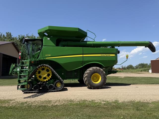 Image of John Deere S770 equipment image 2