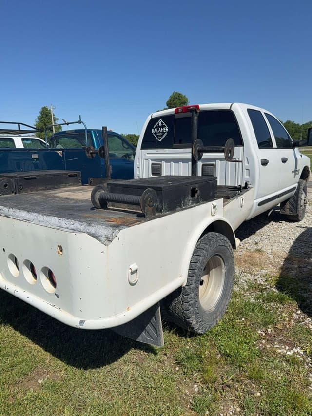 Image of Dodge Ram 3500 equipment image 2