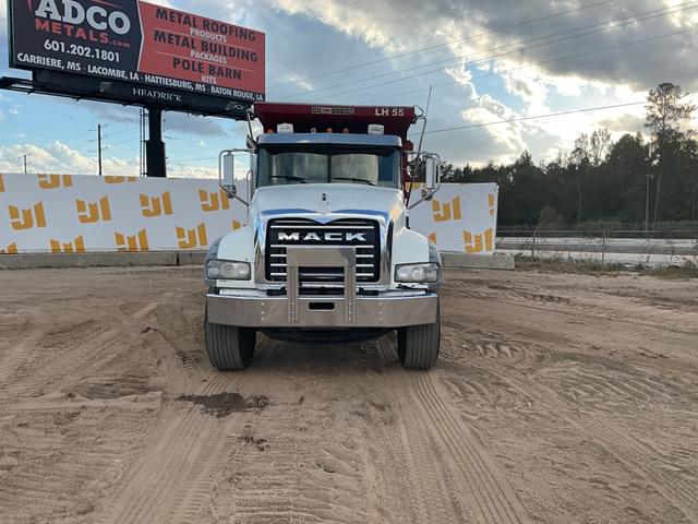 Image of Mack GR64F equipment image 1