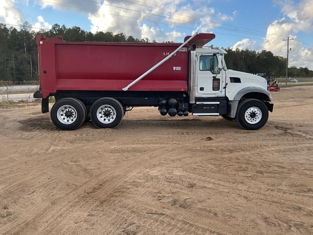 Image of Mack GR64F equipment image 3