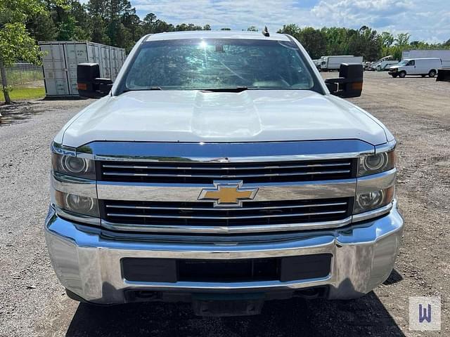 Image of Chevrolet 2500HD equipment image 2