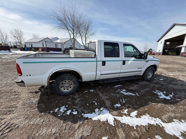 Image of Ford F-250 equipment image 3