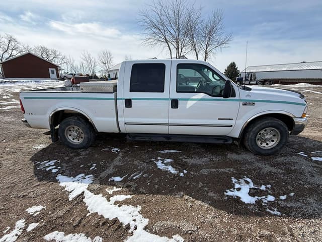 Image of Ford F-250 equipment image 2
