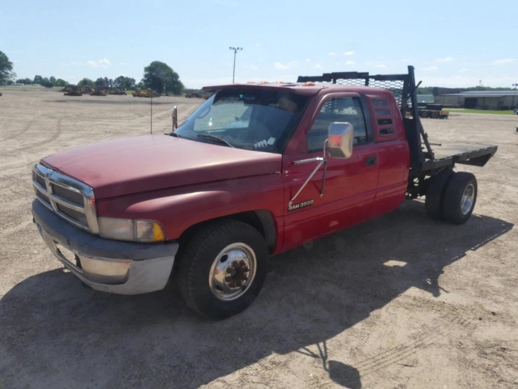 1999 Dodge Ram 3500 Equipment Image0