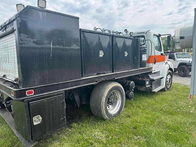 Image of Freightliner M2 112 equipment image 1