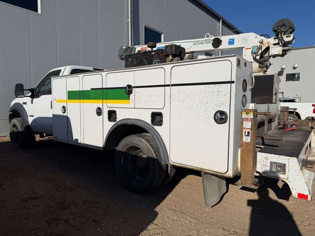 Image of Ford F-550 equipment image 4