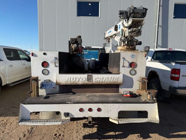Image of Ford F-550 equipment image 3