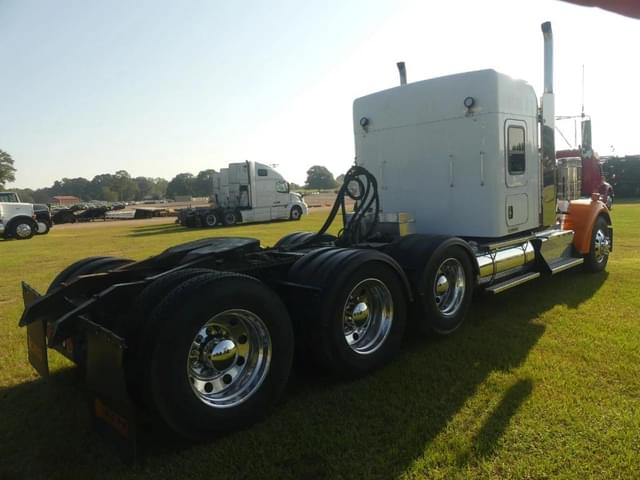 Image of Kenworth W900 equipment image 2