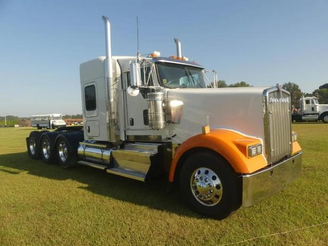 Image of Kenworth W900 equipment image 1