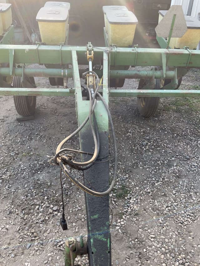 Image of John Deere 7000 equipment image 1