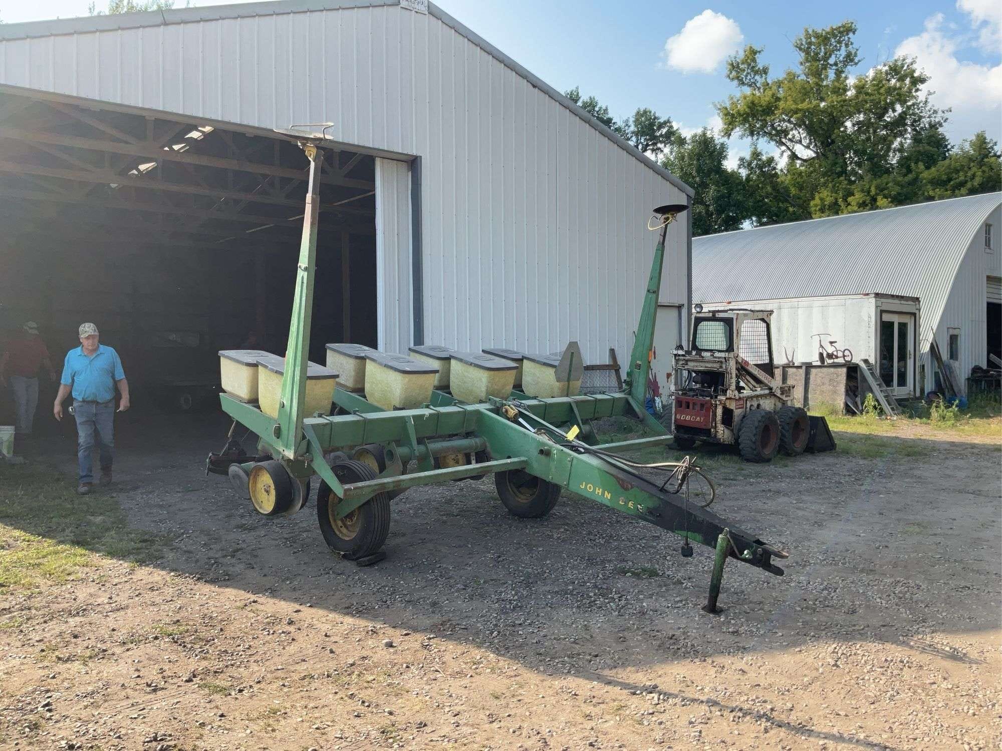 John Deere 7000 Equipment Image0