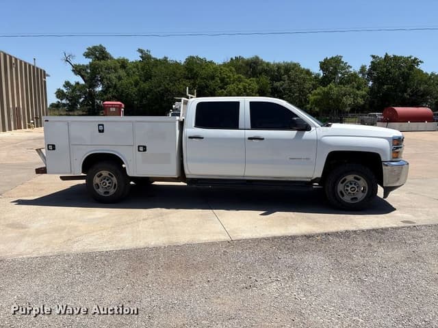Image of Chevrolet Silverado equipment image 3