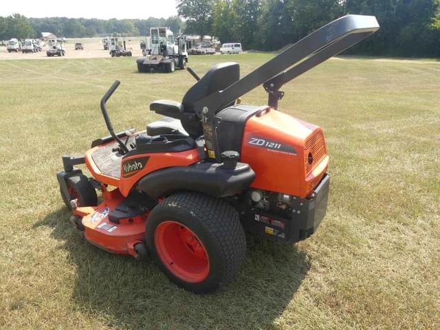 Image of Kubota ZD1211 equipment image 3