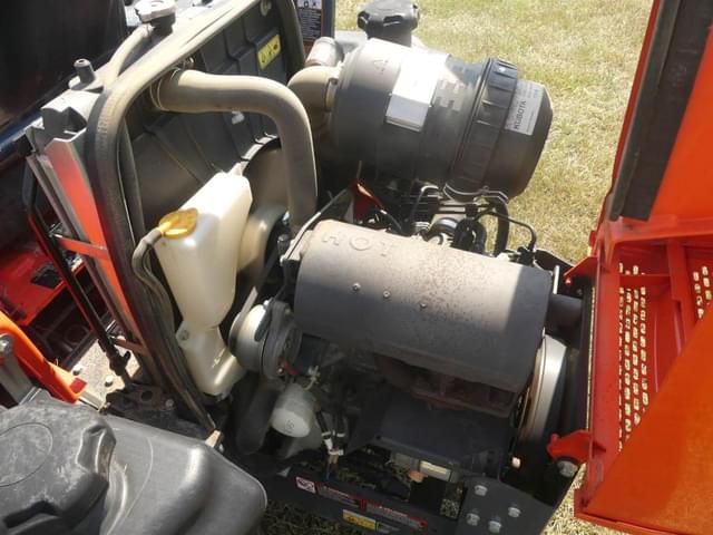 Image of Kubota ZD1211 equipment image 4