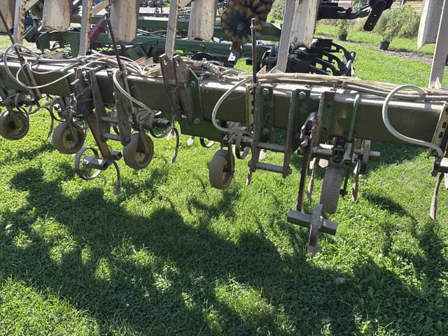Image of John Deere 825 equipment image 4