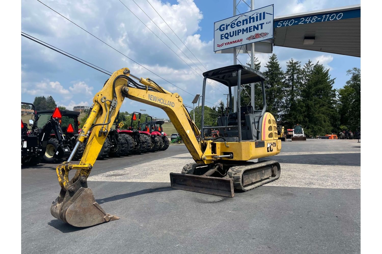 2001 New Holland EC25 Equipment Image0