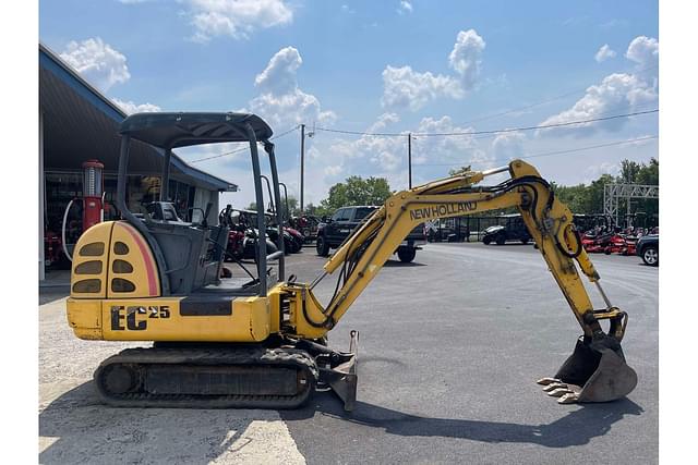 Image of New Holland EC25 equipment image 3