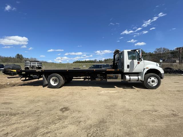 Image of International 4300 equipment image 3
