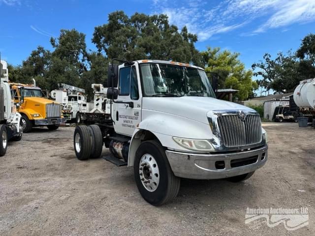 Image of International 4400 equipment image 3