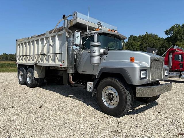 Image of Mack RD688S equipment image 2