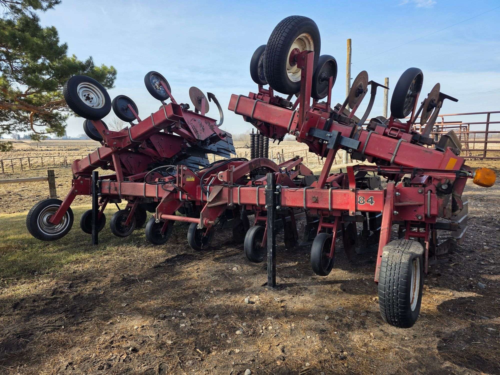 Case IH 184 Equipment Image0