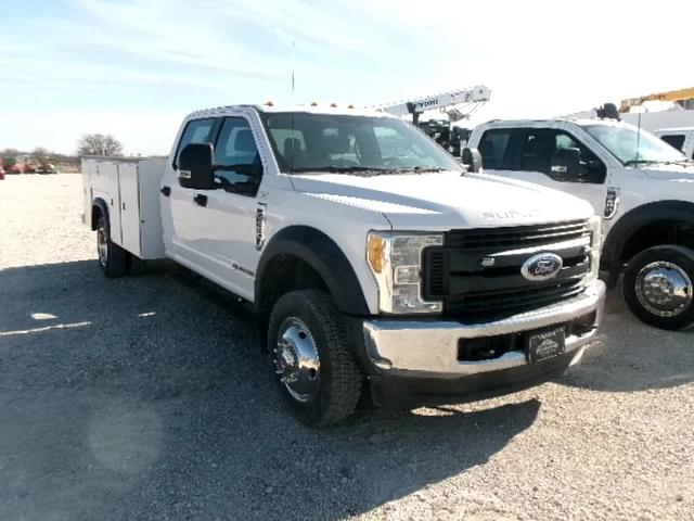 Image of Ford F-450 equipment image 4