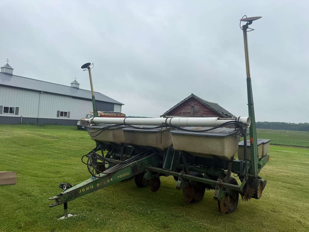 Image of John Deere 7000 Primary image