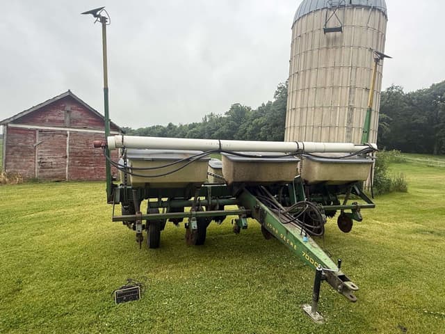 Image of John Deere 7000 equipment image 4