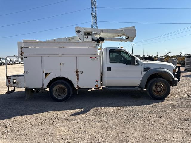 Image of Ford F-550 equipment image 3