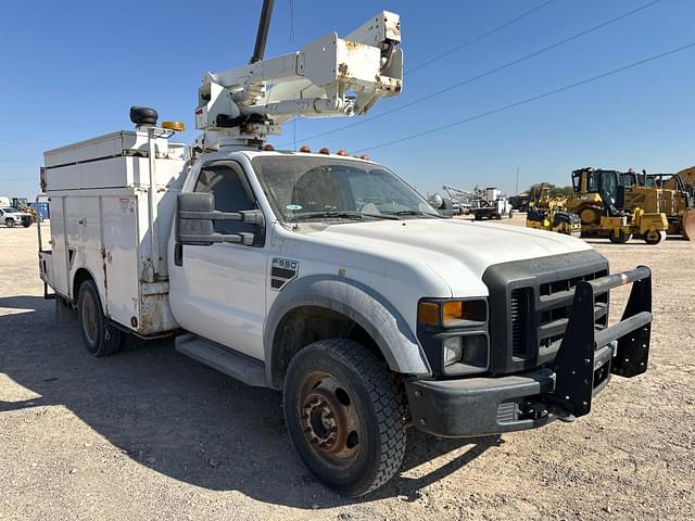 Image of Ford F-550 equipment image 2