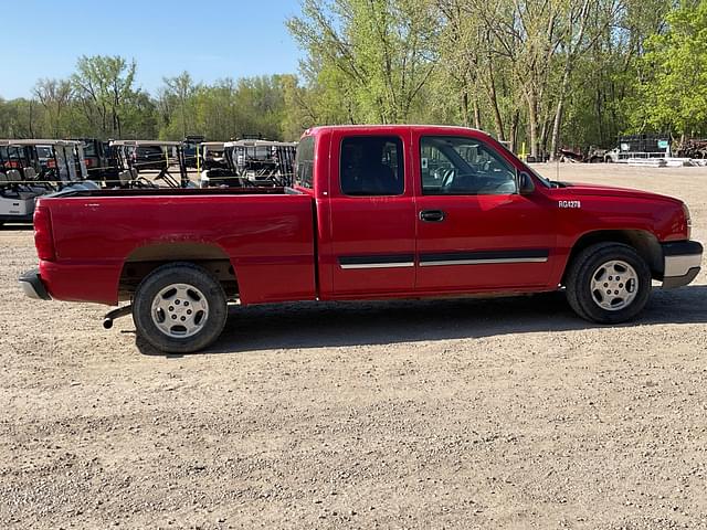 Image of Chevrolet Silverado equipment image 3