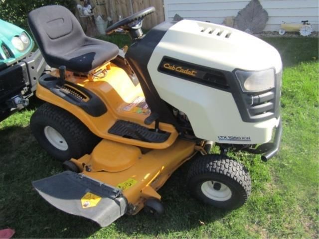 Main image Cub Cadet LTX1050