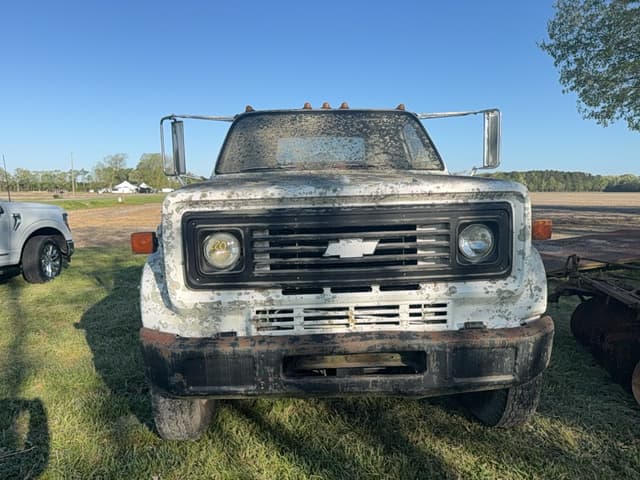Image of Chevrolet 70 equipment image 2