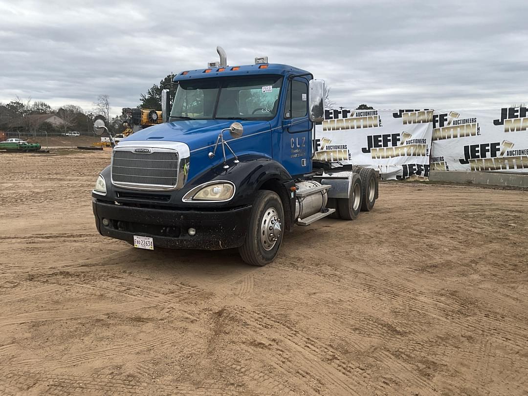 Image of Freightliner Columbia Primary image