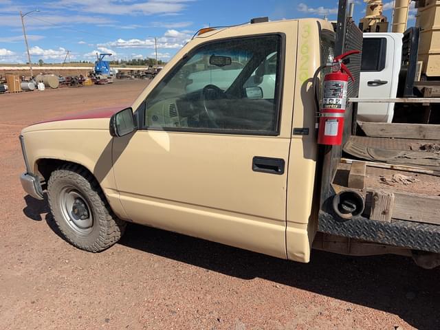 Image of Chevrolet 2500 equipment image 2