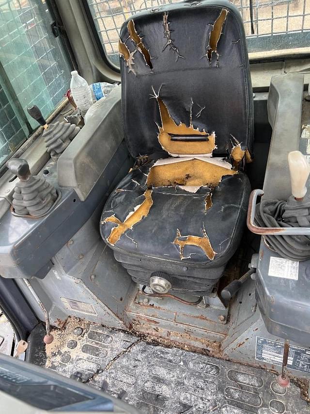 Image of Komatsu D41E-6 equipment image 2