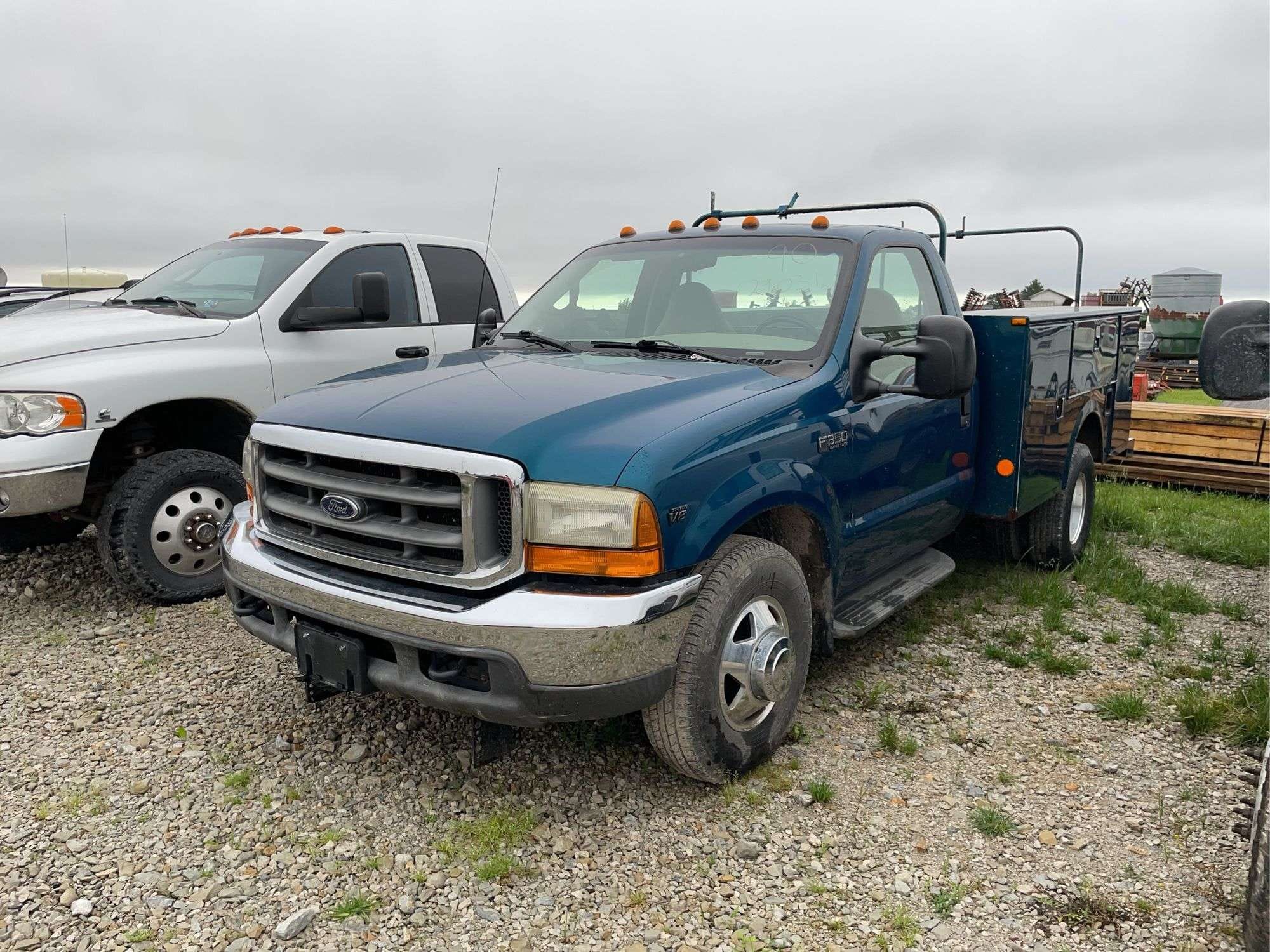 2001 Ford F-350 Equipment Image0