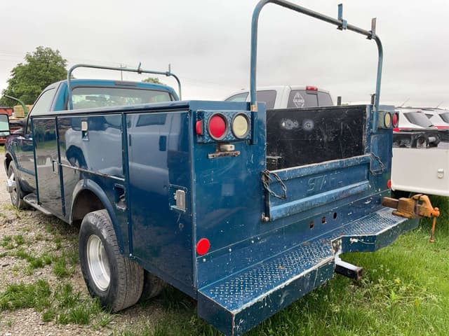 Image of Ford F-350 equipment image 3
