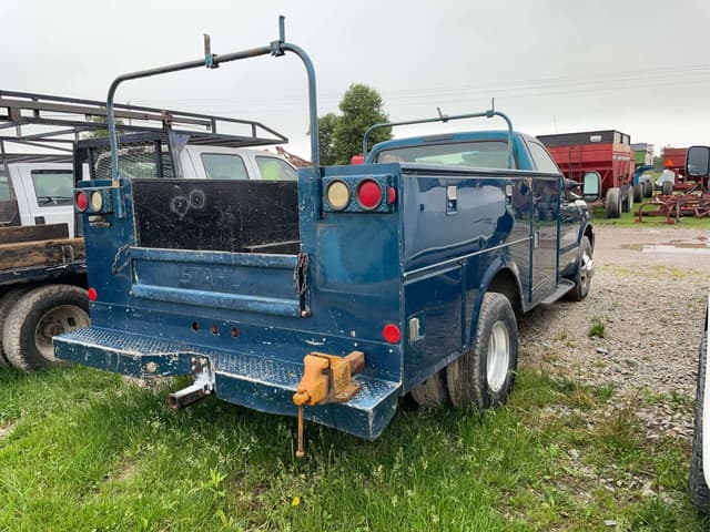 Image of Ford F-350 equipment image 2
