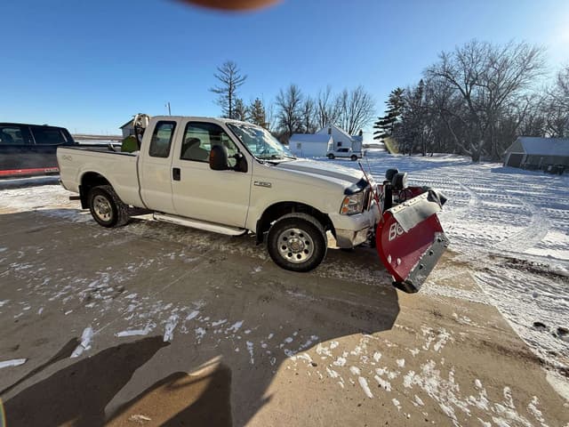 Image of Ford F-250 equipment image 3