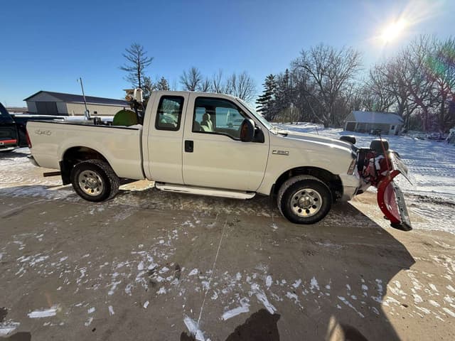 Image of Ford F-250 equipment image 4