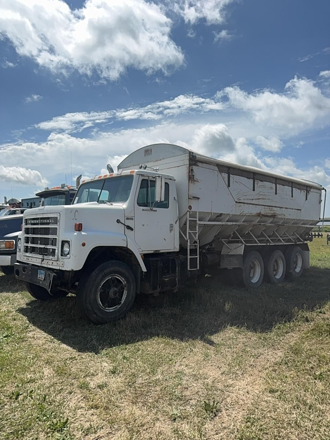 International S2200 Equipment Image0