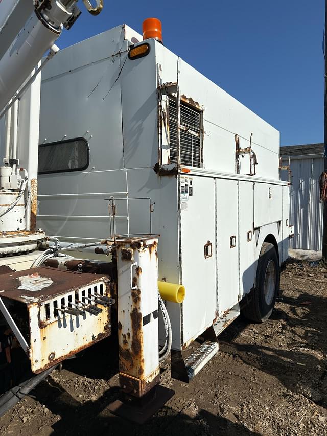 Image of International 4400 equipment image 2