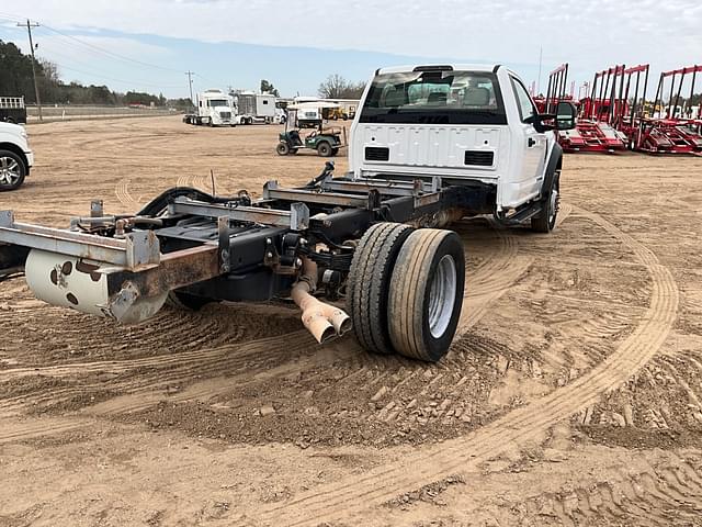 Image of Ford F-550 equipment image 4